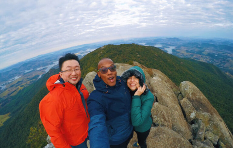 foto na pedra do cume pico do lopo