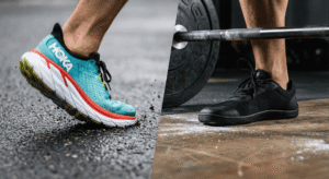 Comparação visual entre tênis de corrida com amortecimento e tênis de musculação com solado plano.